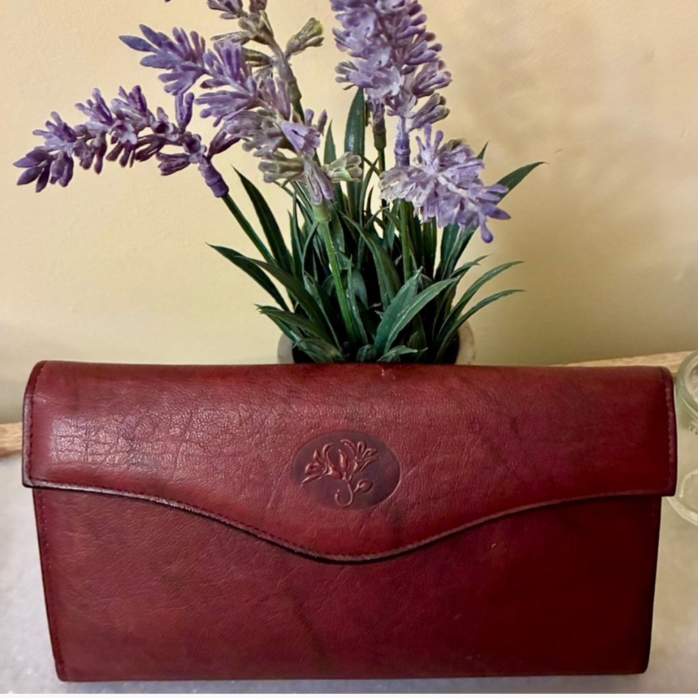 Buxton Leather Wallet with Kiss Lock